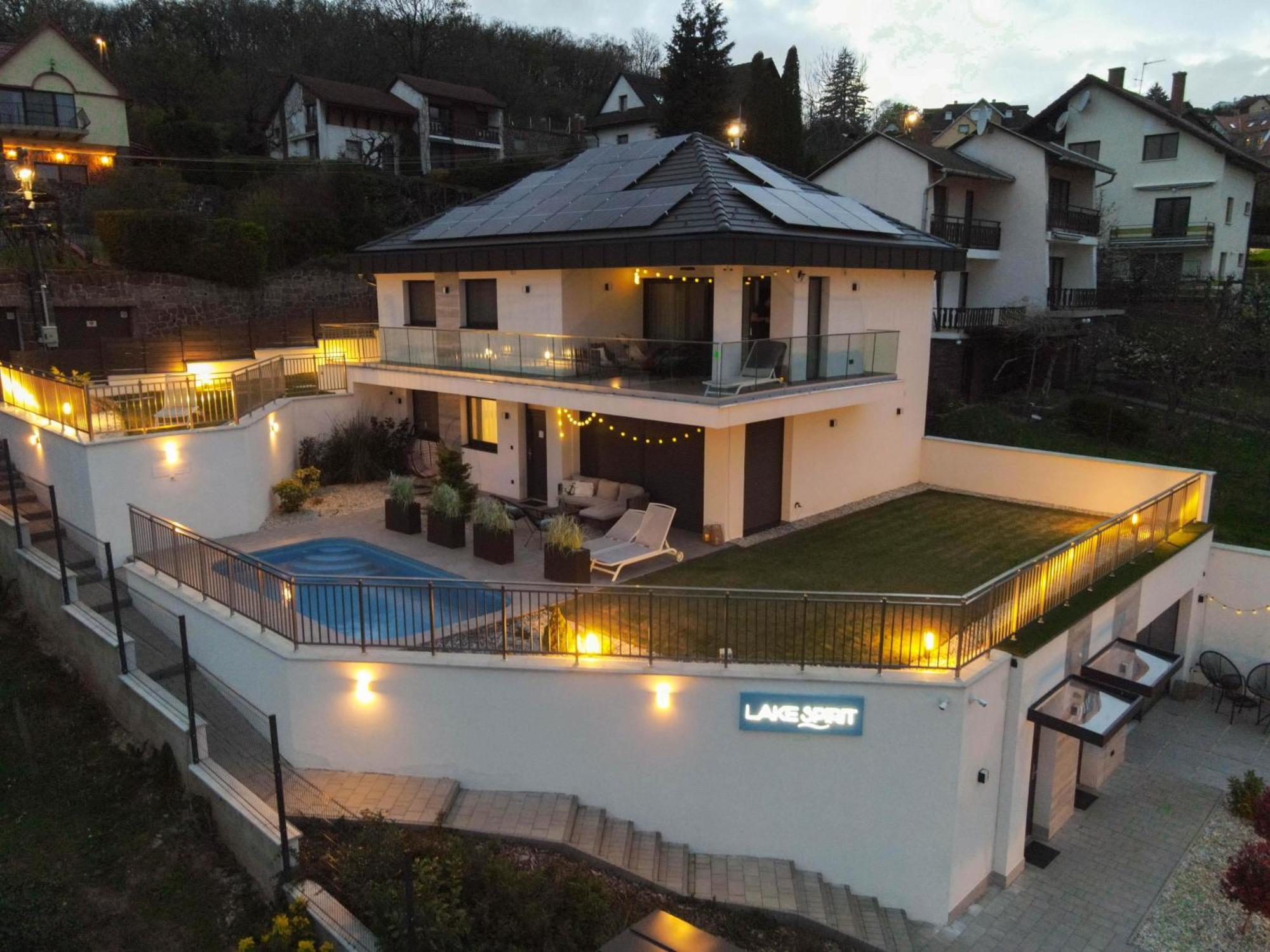 Lake Spirit Boutique Apartments Balatonalmádi Екстериор снимка
